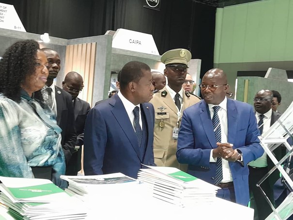 faure_au_stand_togo.jpg faure_au_stand_togo.jpg