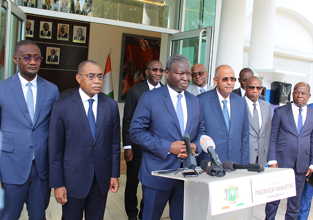 pcom_diop_face_a_la_presse.jpg