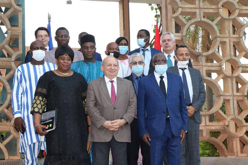 photofamille_conventionfrance-uemoa.jpg photofamille_conventionfrance-uemoa.jpg