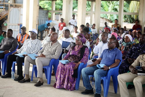 remise_plateforme_pcj_hillancondji_octobre_23_2.jpg remise_plateforme_pcj_hillancondji_octobre_23_2.jpg