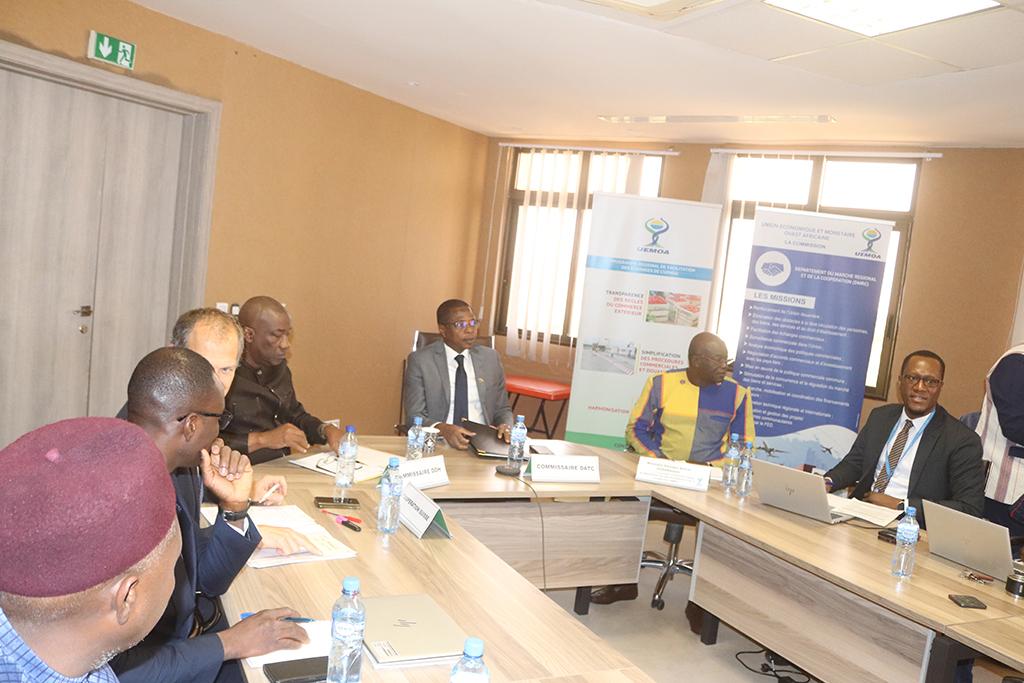 Le Présidium à l'ouverture des travaux